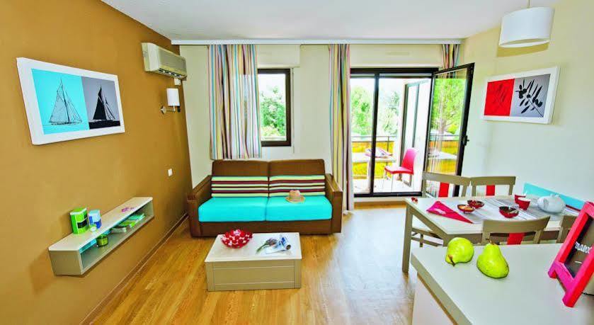 Residence Pierre & Vacances Les Jardins Ombrages Мандельё-ла-Напуль Экстерьер фото